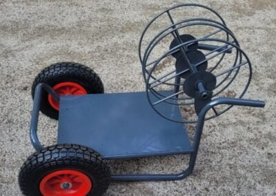 fabricación de carro metálico con ruedas